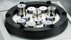 Figure 3.20 Preparation with sample holder and adding weight.