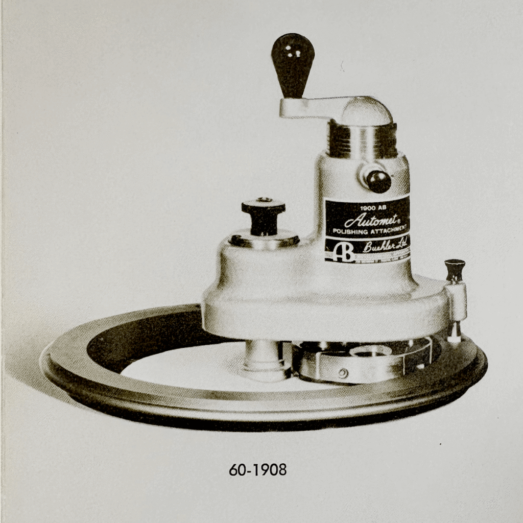 Première polisseuse métallographique semi-automatique